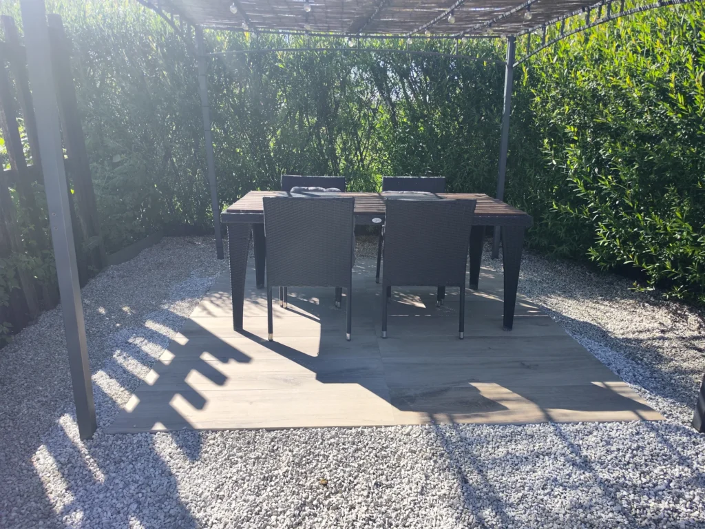 La petite terrasse au jardin